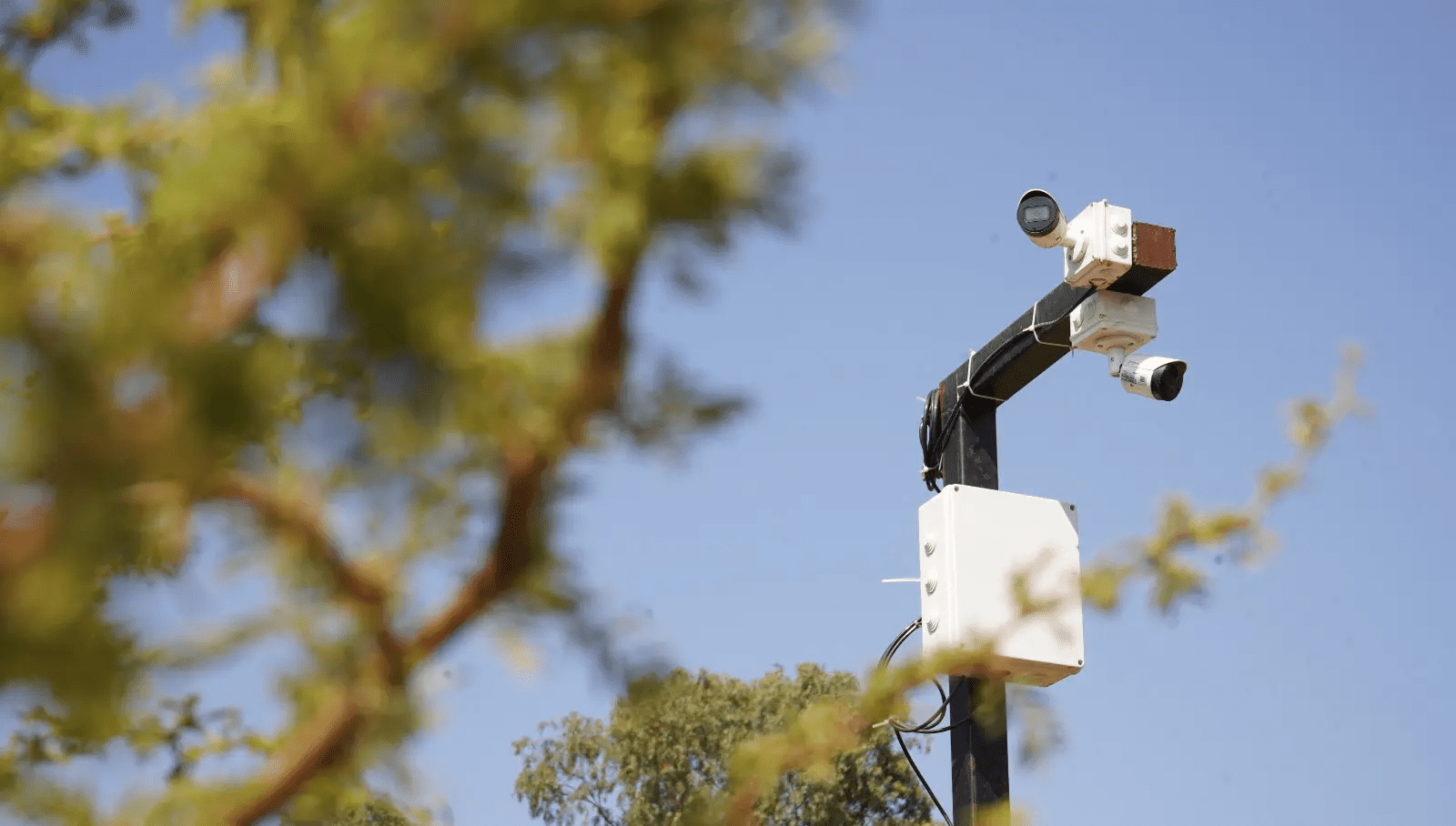 GRACIAS A LA CENTRAL DE TELEVIGILANCIA MUNICIPAL, DOS MENORES DE EDAD FUERON ENCONTRADOS TRAS EXTRAVIARSE EN EL SECTOR DE PEÑABLANCA