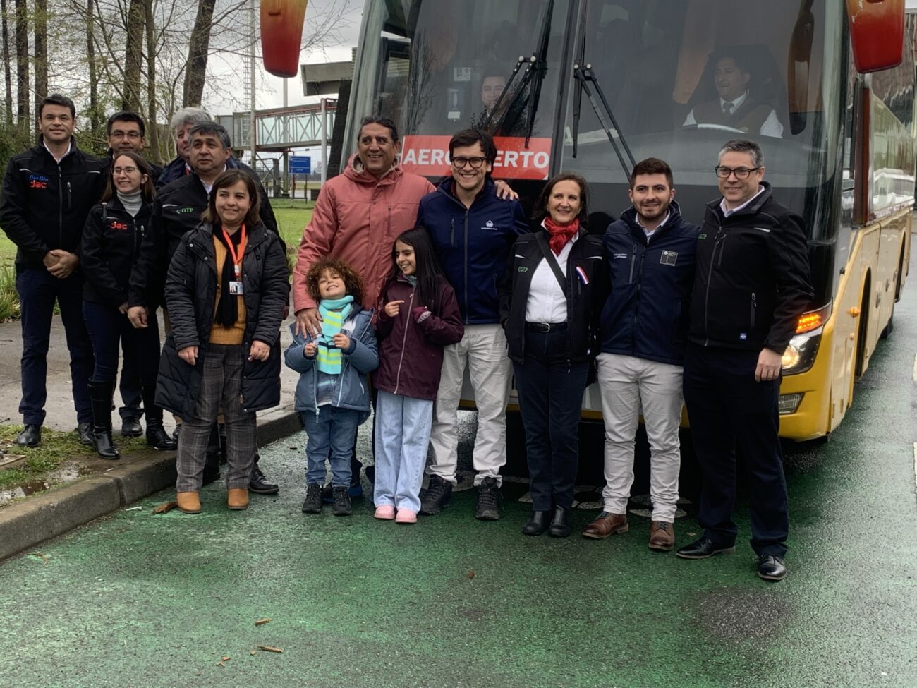 VECINOS Y TURISTAS YA TIENEN TRANSPORTE DIRECTO PUCÓN – AEROPUERTO – Website de la Municipalidad de Pucón