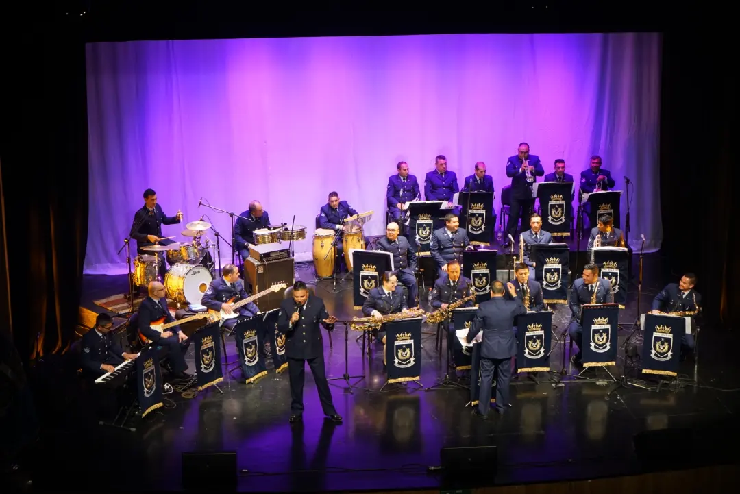 Big Band de la Fuerza Aérea deletó al público castreño con clásicos del Jazz