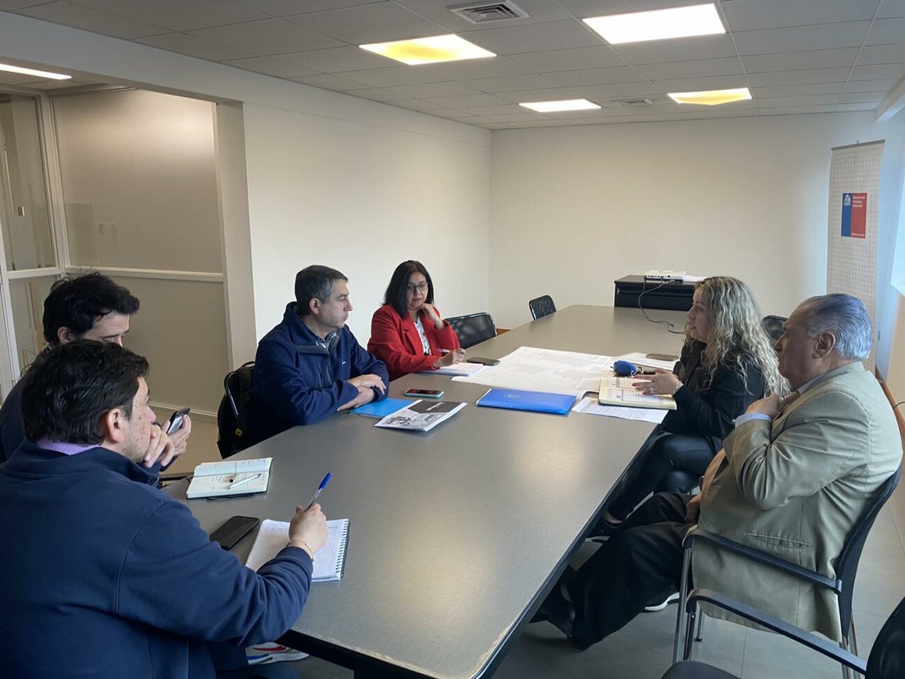 ALCALDE DE PUCÓN CARLOS BARRA SOSTUVO IMPORTANTE REUNIÓN CON SEREMI VIVIENDA Y URBANISMO DE LA ARAUCANÍA – Website de la Municipalidad de Pucón