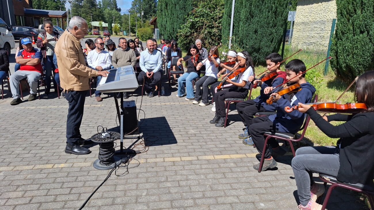 ESCUELA DE CARILEUFU EN PUCÓN INAUGURÓ PUNTO VERDE – Website de la Municipalidad de Pucón