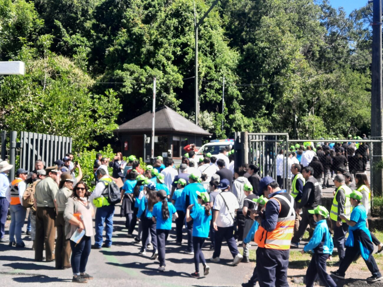 MÁS DE 1400 PERSONAS PARTICIPARON DEL SIMULACRO DE EVACUACIÓN VOLCÁNICA EN PUCÓN – Website de la Municipalidad de Pucón