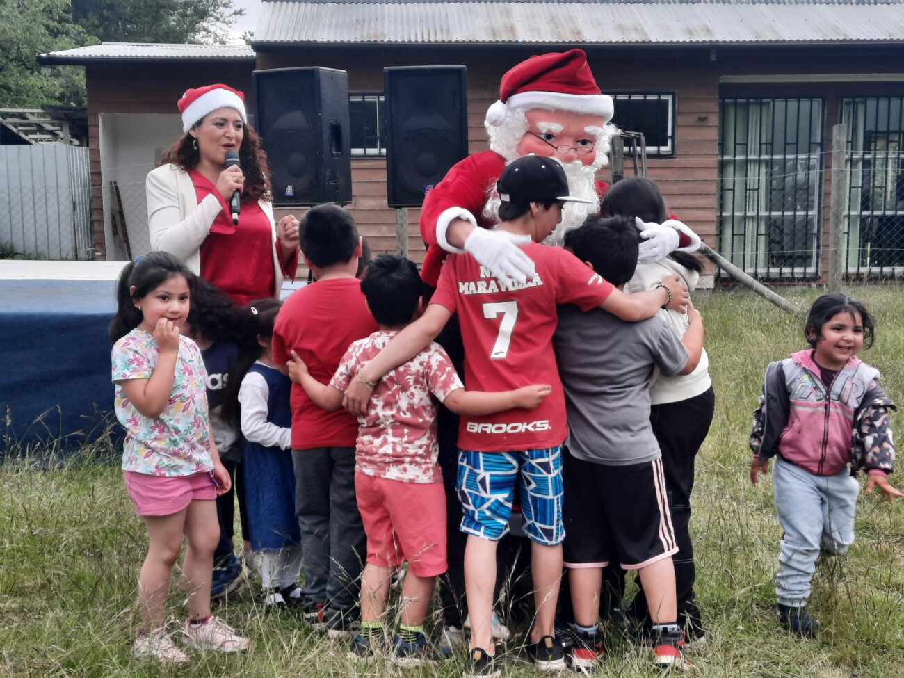 NAVIDAD EN TU BARRIO LLEGÓ A SECTOR RURAL DE SAN LUIS EN PUCÓN – Website de la Municipalidad de Pucón