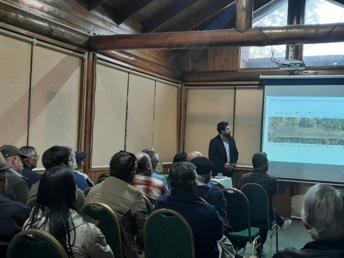 VECINOS DEL SECTOR CONOCEN ANTEPROYECTO REFERENCIAL DE AMPLIACIÓN Y MEJORAMIENTO DEL AERÓDROMO DE PUCÓN – Website de la Municipalidad de Pucón