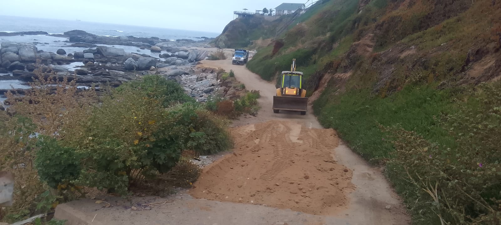 Cortafuegos Y Movimiento De Arena En Playa El Libro
