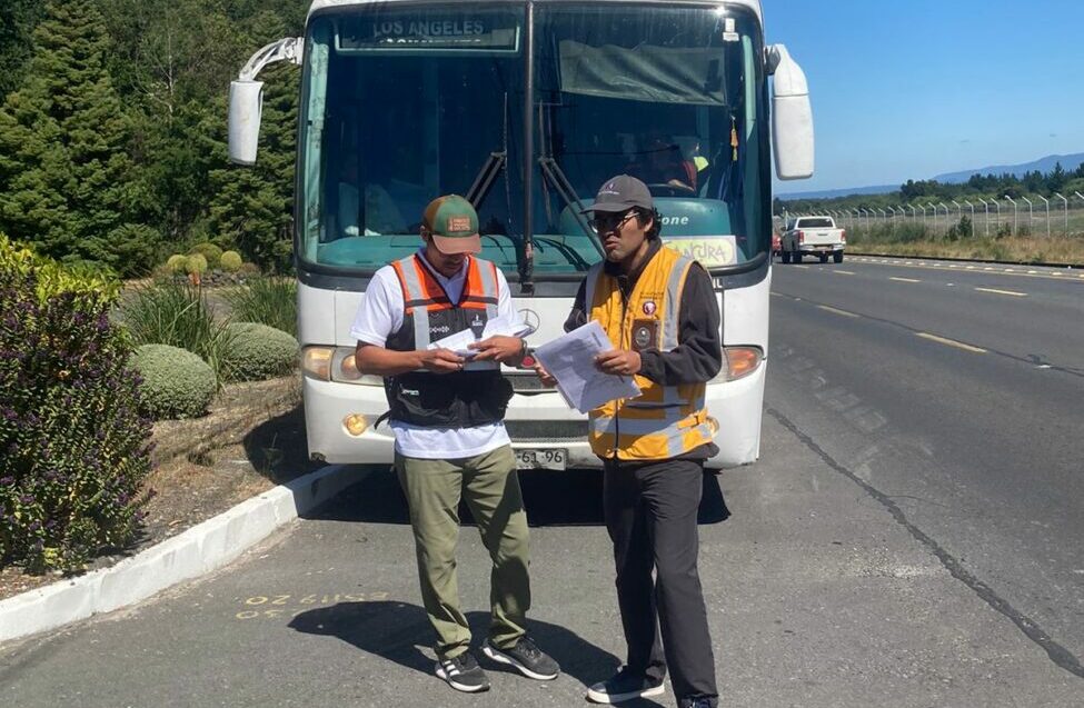 DEPARTAMENTO DE TURISMO DEL MUNICIPIO LACUSTRE FISCALIZÓ A EMPRESAS DE TRANSPORTE TURÍSTICO DE PUCÓN – Website de la Municipalidad de Pucón