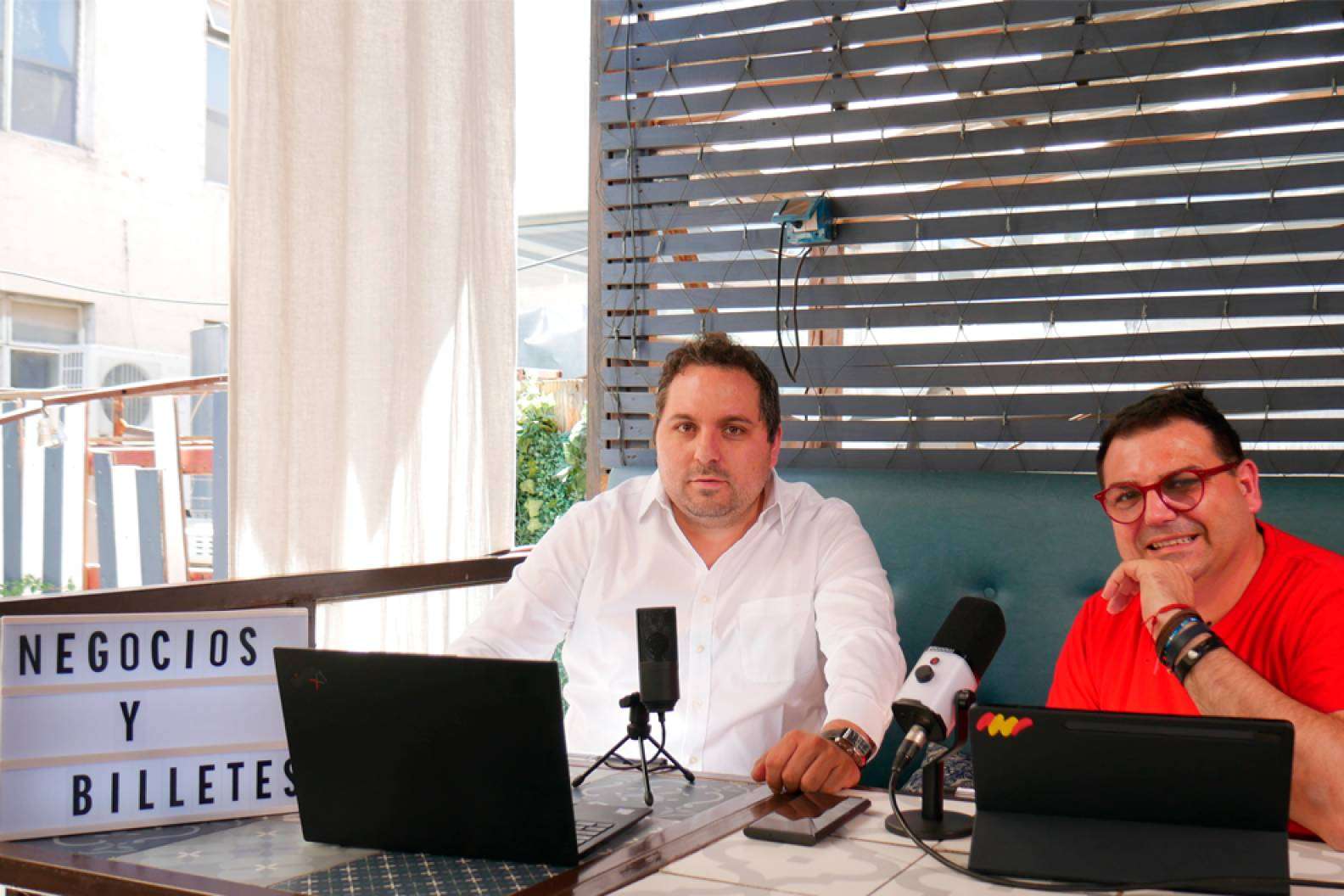 Negocios y Billetes, el podcast chileno que está cambiando la forma de hablar de finanzas para empresarios